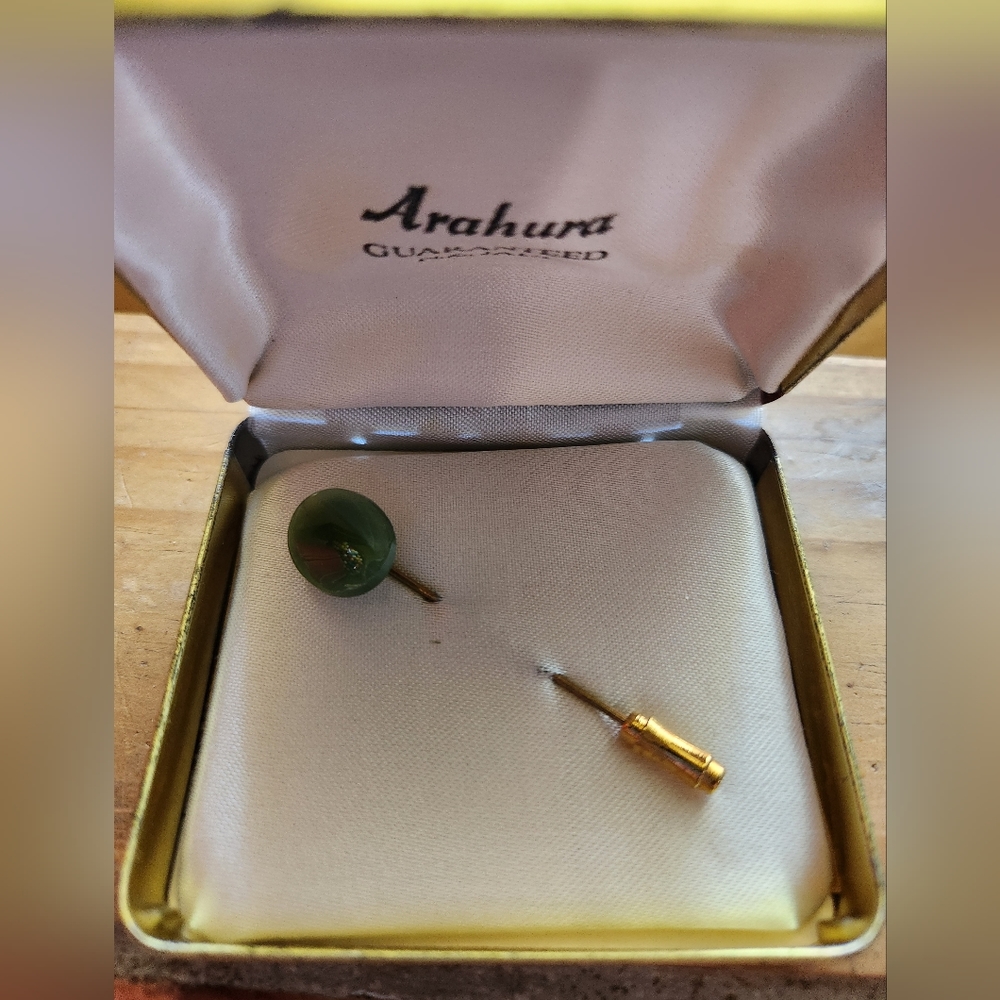 VINTAGE ARAHURA NZ  POUNAMU JADE BROOCH IN BOX..SIMPLE AND BEAUTIFUL!